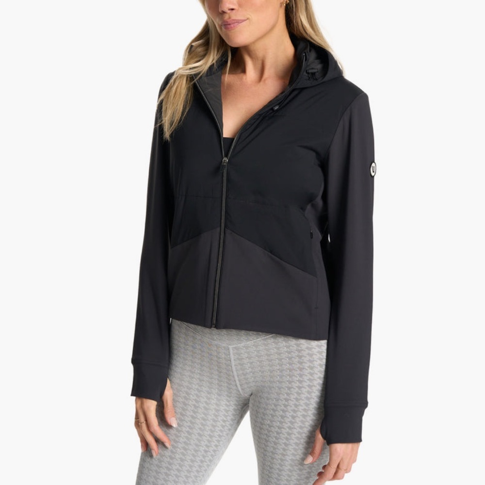 Vuori Chilled Out Full Zip in Washed Black